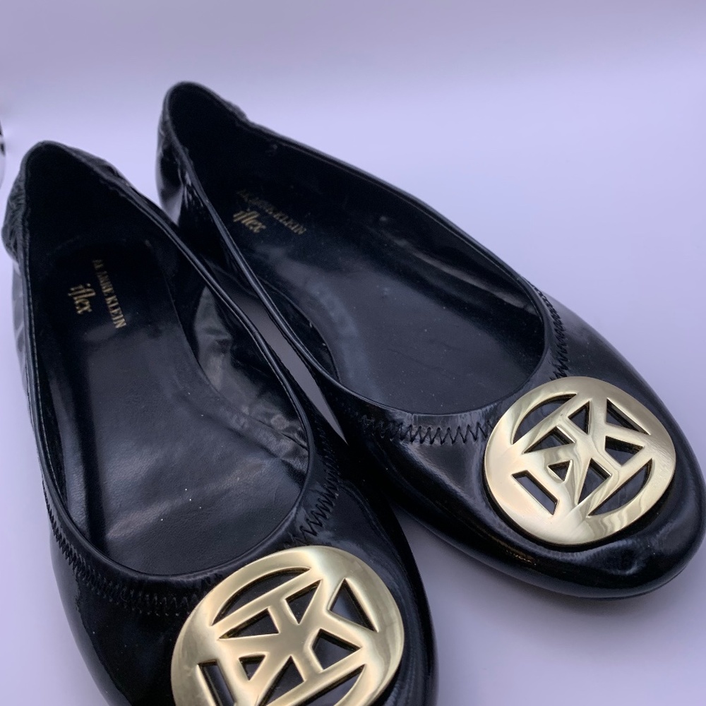 ANNE KLEIN FLATS